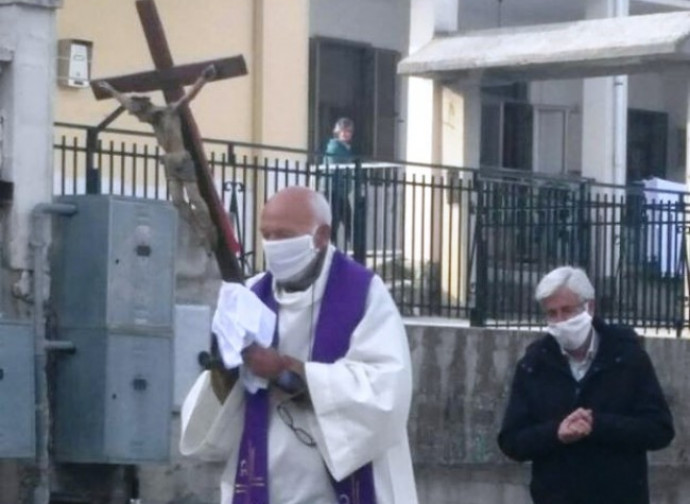 Rocca Imperiale: Potr celebrare messa oggi il parroco multato nei giorni scorsi