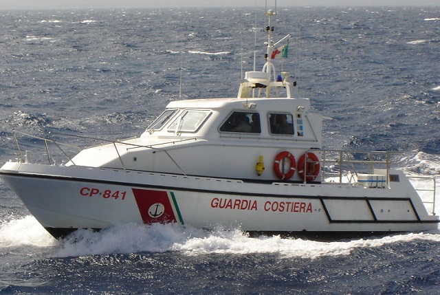 Cariati: due bagnanti soccorse dalla Guardia Costiera