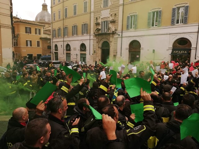 Il grido dallarme verso il Governo da parte dei Vigili del Fuoco discontinui