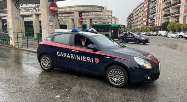 Cosenza: Arrestato un 22enne, aveva tentato di rapinare una donna