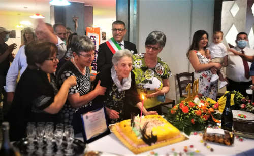 Cassano Jonio: Rosa Ciliberti ha tagliato il traguardo dei suoi primi 100 anni di vita