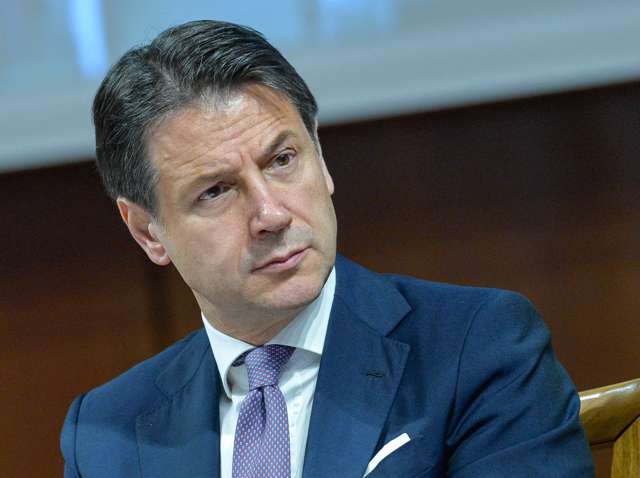 Il presidente Conte sta valutando la possibilit di allentare il lokdown dopo il 4 maggio