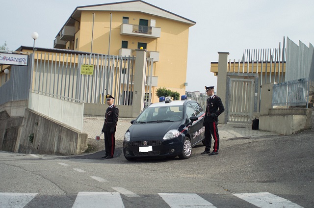 Figlio alcolizzato da anni minacciava e picchiava la madre: arrestato dai Carabinieri