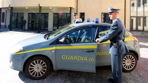 Cosenza: La Guardia di Finanza sequestra mascherine vendute a prezzi maggiorati